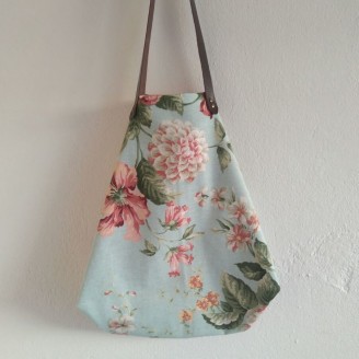 Bolso castaña de flores