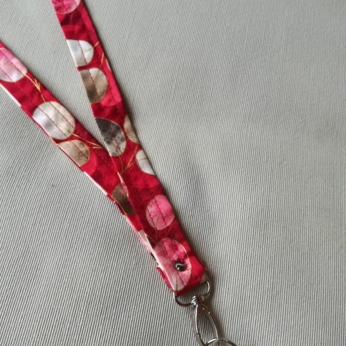 Porta llaves de cuello en tela japonesa hojas - from category Complementos  (Sitges & Stitches)